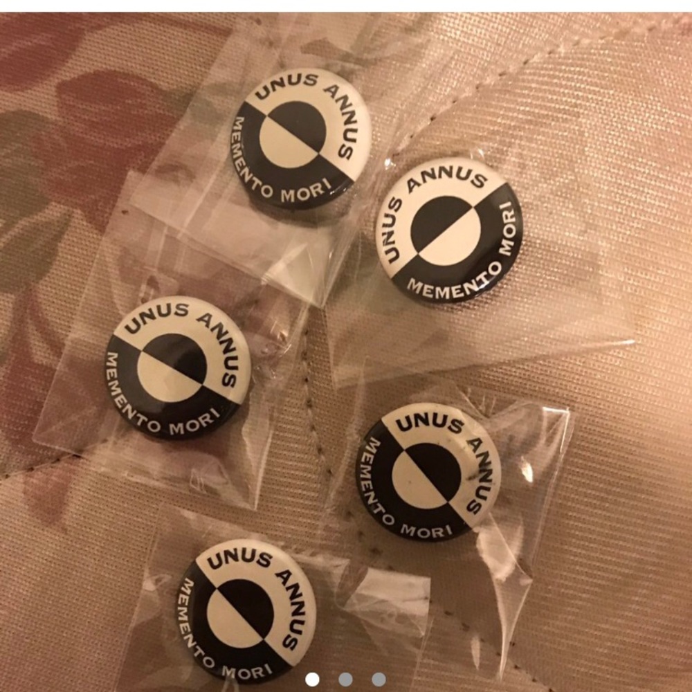 Unus Annus button